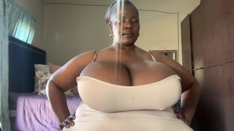 Legendary Booty Overdose: Nerdy BBW striptizing i głośne jęki