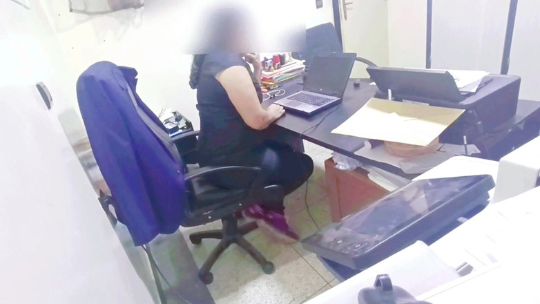 BBW LATINA: Meu chefe me fodeu em seu escritório até minhas pernas...
