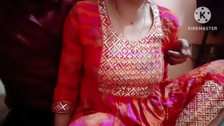 Madhu bhabhi: Prima dată când sânii iubitei au fost presați tare și sărutați.