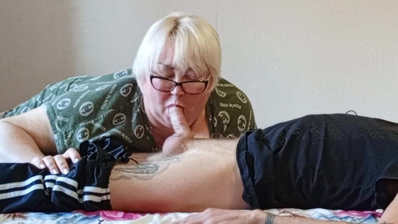 Zona901: Соседка глотает каждую последнюю каплю спермы