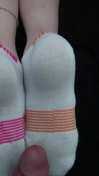 Footjob und abspritzen socken