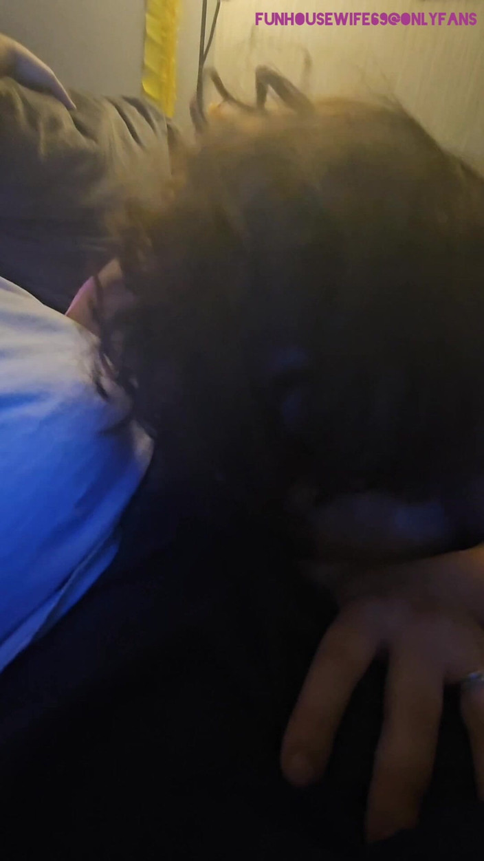 Funhousewife69: Er sagte mir, er soll seinen schwanz lutschen, also tat...