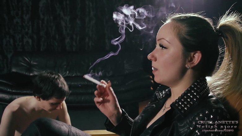 Cruel Anettes fetish world: Dua rokok untuk hari ini