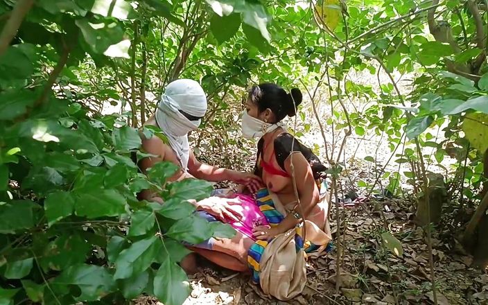 Desibhabhi31: Vrouw betrapt op het vieren van Mangal in het bos