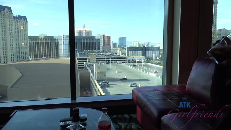 ATK Fans (Girlfriends): Virtueller Urlaub in Las Vegas mit der schönen sierra Nicole 1/3