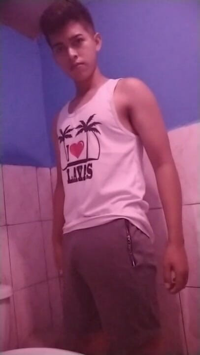 Chicos Virales: Horny teen boy in he bathed