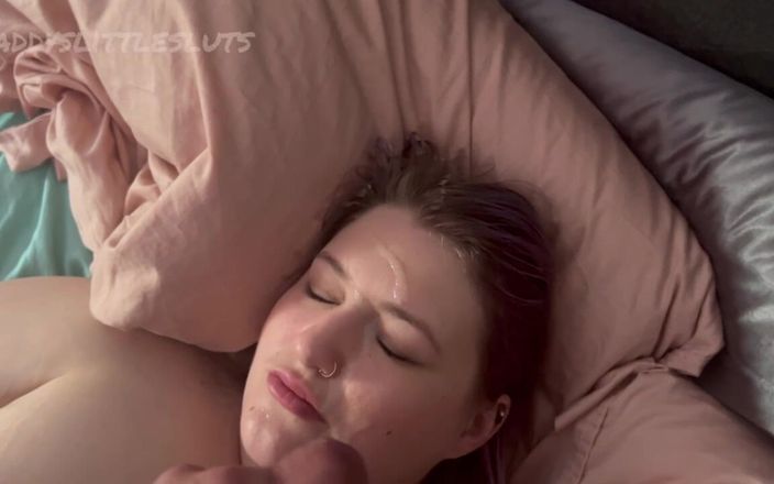 DaddysLittleSluts: Tata spuszcza się na moją twarz !!
