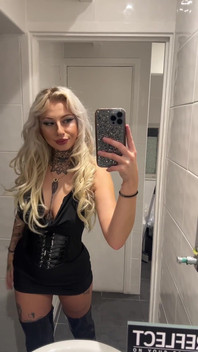 美しい顔、疑わしい意図