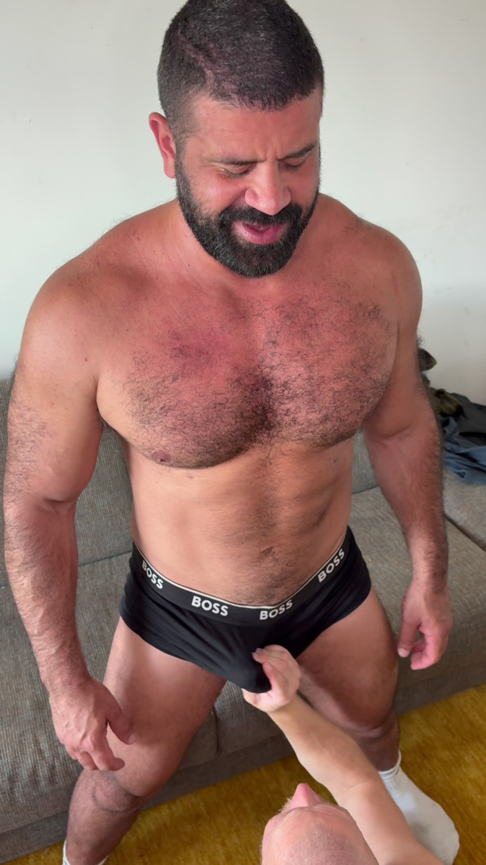 Massive daddy xxx: Büyük üvey baba seksi sürtüğü tamamen domine ediyor