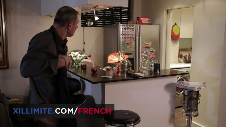 French girls at work: Sesso intenso al lavoro con una sensuale mora in calze
