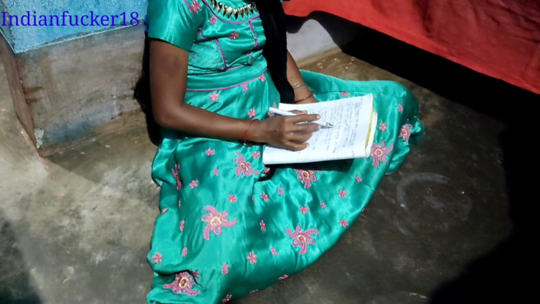 Indianfucker18: Bhabhi desi membaca buku mengongkek cikgunya