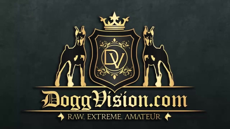 DoggVision: Pizdă păroasă care stropește la orgasm cu lesbiene cu vibrator...