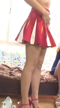 Dvě nadržené roztleskávačky si spolu hrají