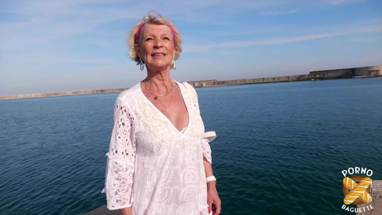 Porno Baguette: Eva 70 years old still wants two beautiful cocks