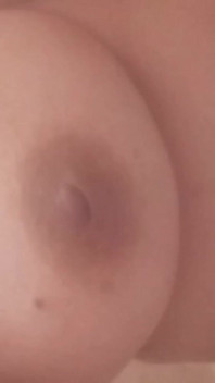 Vreau să ejaculez ajută-mă mă mă simt excitată făcând duș singură