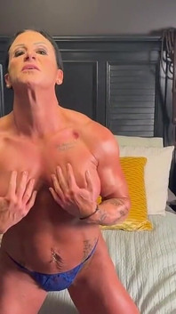 Kandylegs Does Her Favorite Hard Flexing for Cj