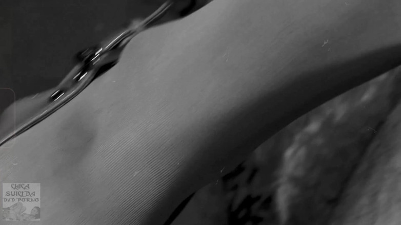 Chica Suicida DVD: Rondborstige brunette in sexy lingerie geneukt door perverse priester