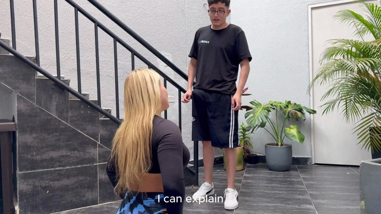 KerentSleen: Une MILF colombienne excitée chevauche le copain de sa meilleure...