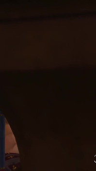 Una dickgirl super caliente juega con una joven morena sexy en el castillo medieval