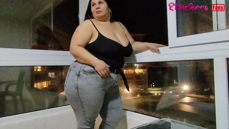Riderqueen: Seksi ateşli üvey anne, sadece ağır çekimdeki hayranlar, balkonda
