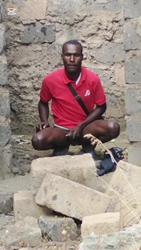 Shamba-jongen werd geil terwijl ze dienst had