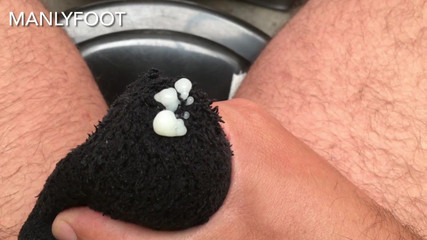 Manlyfoot: Im on the Road to Nowhere - Public Toilet Cum in...