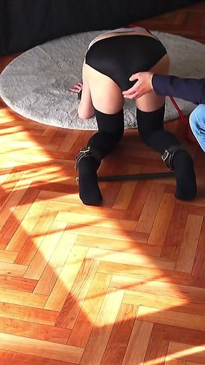 ushirosugatanomiki: Niemoralny kobiecy spacer