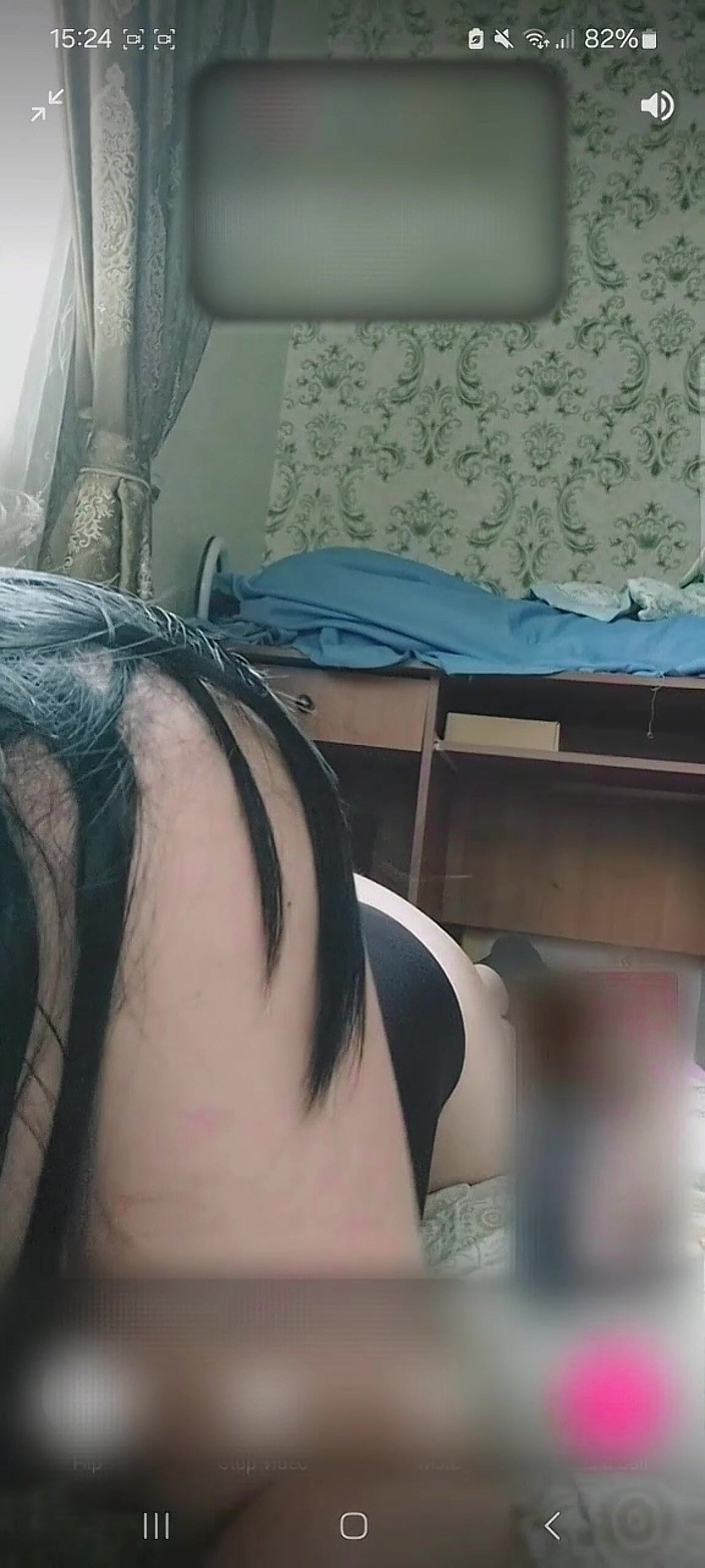 Kitty_Cross: Aku lagi asik muasin memekku sendirian sampai dia crot di...