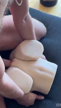 Baise audio dans la chatte, gifles sur le cul et gémissements bruyants jusqu’à l’éjaculation énorme sur Lusy - John Delove