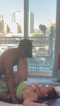 Bts - sesi yoga lagi? Santana Red