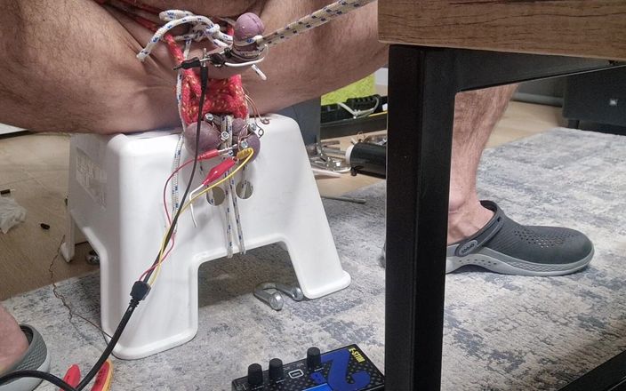 Marastorture: Penis bondage och elektro