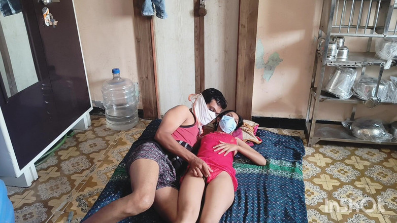 Desishycouple: Shivani bhabhi穿着粉色比基尼做爱。第1部分