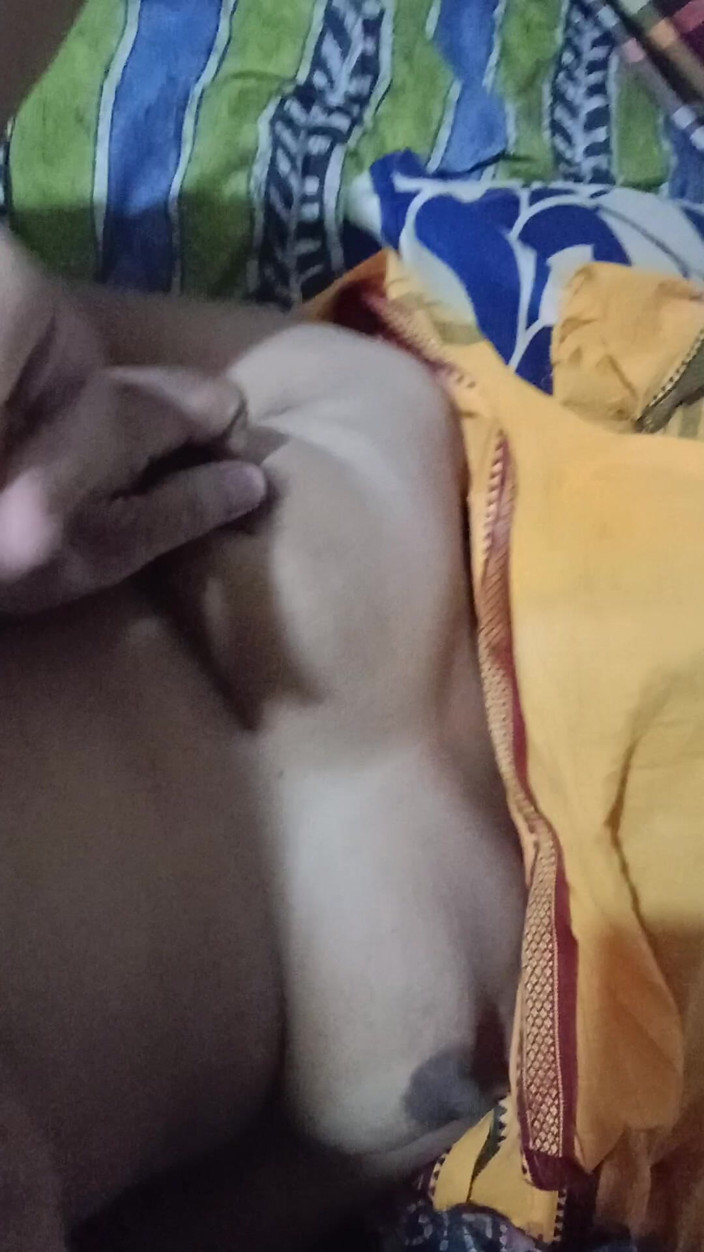 Real Couple 203: Tante seksi india lagi asik jilat