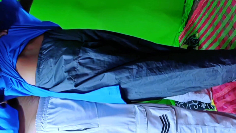 Rakul008: Горячую юную студентку переодевается и сводный брат застукали за сводной сестрой, ей нравится эта сводная сестра дези-шлюшка