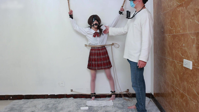 Asian bondage: Legare la mia ragazza con una parrucca al muro e...