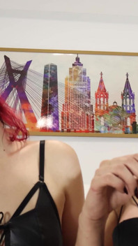 Elle se fait baiser par deux géants sexy et voraces ! Fétiche de la géante