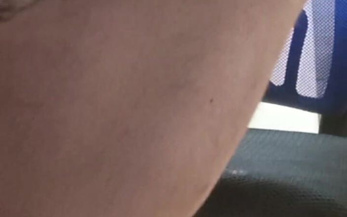 Greek cross lovers: 我穿着我的连裤袜迷你礼服骑乘自行车，并有一个性感的辣妈