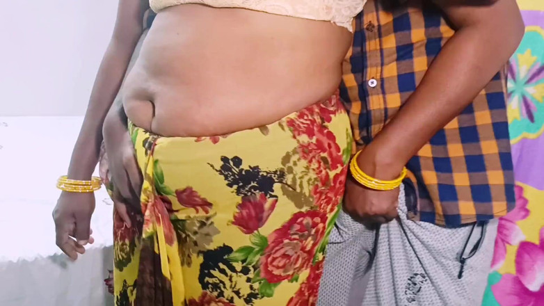 Telugu honey lips: Hintli kadın kocasını sikiyor Telugu edepsizce konuşuyor.