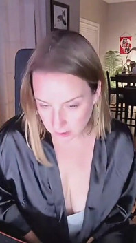 Transmisie live el mă fute și mă ejaculează înăuntru