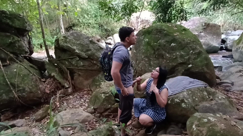 venusandzeus: Menina deixa seu professor transar com ela na floresta depois...