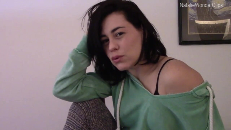 Natalie Wonder: Üvey kız kardeş üvey erkek kardeşinin sikinde yarak emme becerilerini geliştiriyor