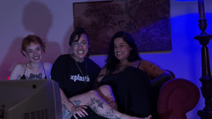 Quente club: Mollige, rothaarige und behaarte brünette spielen mit ihren dildos