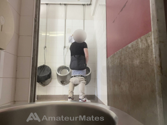 AmateurMates: Amador Hetero Garoto Tentando Ser Pego Em Mictório Público