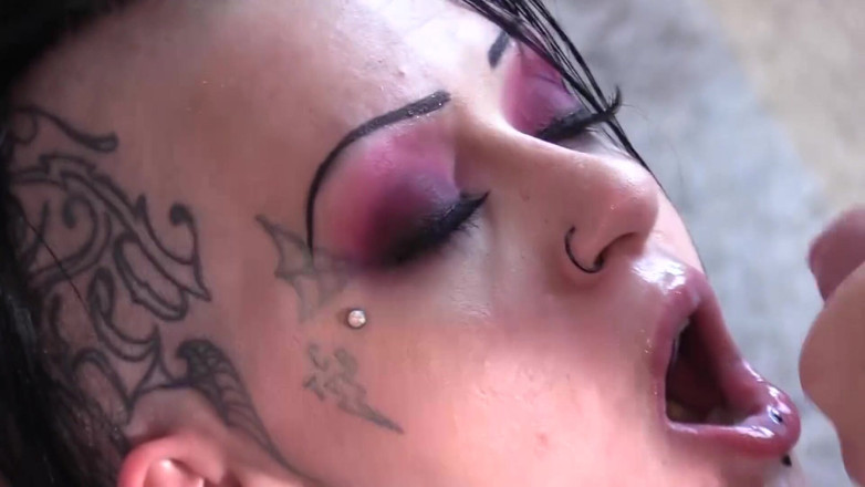 Jason Michaels: Hot goth Mallory Maneater 5 guy gangbang