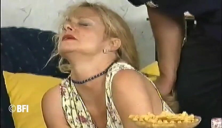 Hardcore slave sex: La donna bionda viene punita dal suo padrone