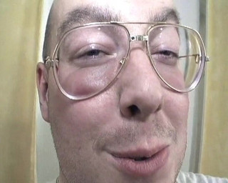 Deutsche Damen: Büyük memeli Alman piliç güzel bir saksodan önce oyuncaklarla sikiliyor