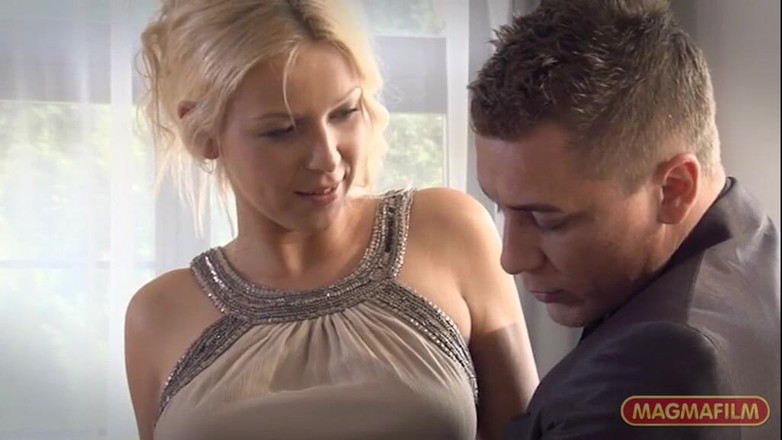 Magmafilm: Super Atractivă Blondă Înaltă Societate Este Futută În Ciorapi Și Rochie