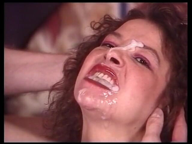 Lucky Cooch: Des MILF vintage se font baiser et facialiser