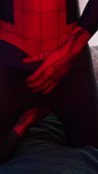 Snauwflake Disfrazado De Spiderman Se Mueve Bruscamente Y Se Corre