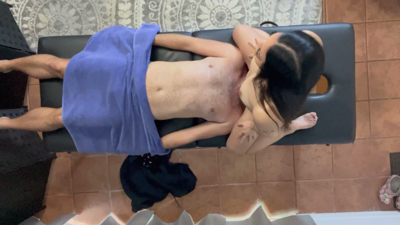 Island Boy Vids: ดารา Kiara หายใจเข้าหน้านวดนั่ง